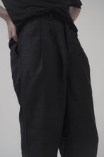 Load image into Gallery viewer, 040 - Basic Straight Pants in silk
